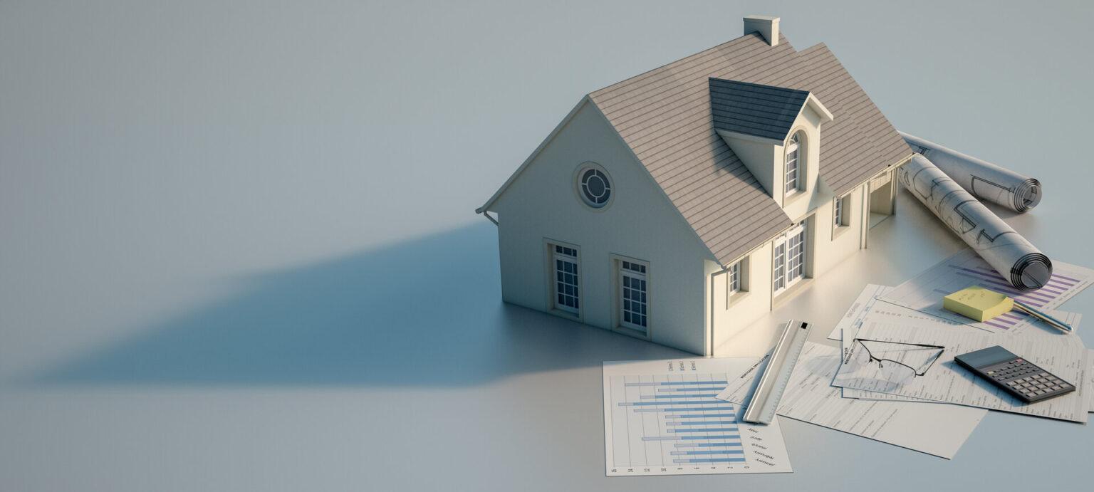 3D-Darstellung eines Hauses mit Bauplänen, Diagrammen, Hypothekenantragsformular, Budget und Taschenrechner, als Zeichen der Baufinanzierung